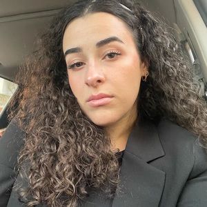 Meet your Posher, Samia